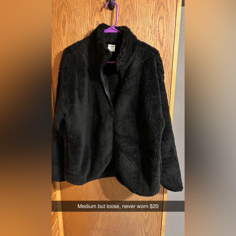 Women’s black full zip up fleece